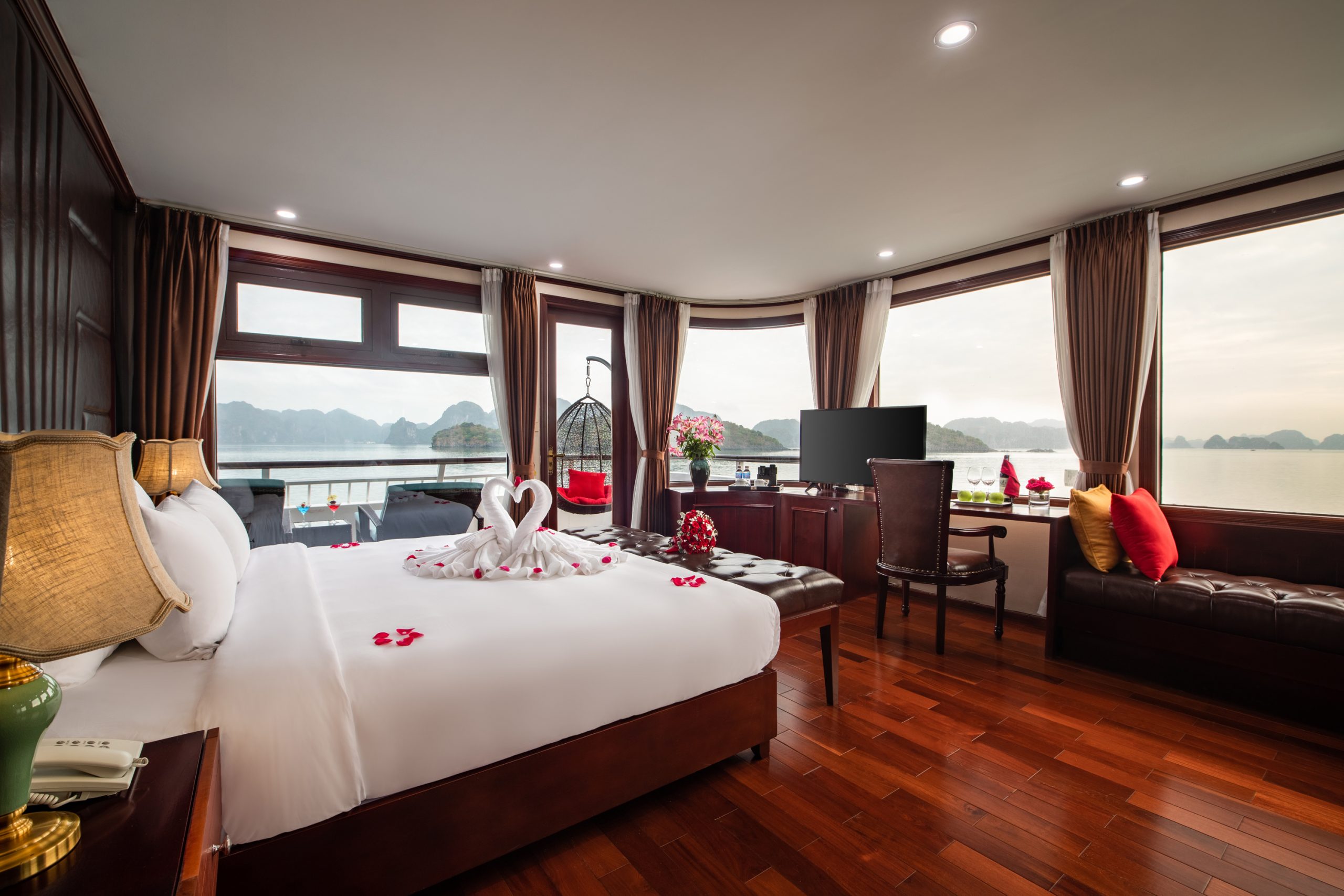 2D1N Luxury Retreat at Ha Long Bay with Dora Cruise 5* I HOT